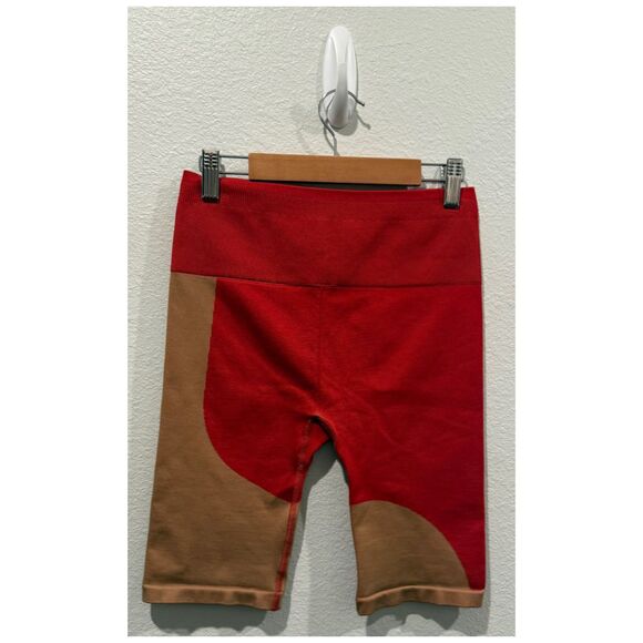 FABLETICS Seamless High-Waisted Block Short - Picture 2 of 4